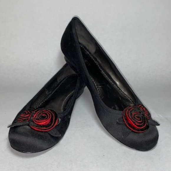 Nine West Women's Flats with Rosettes - Picture 1 of 4
